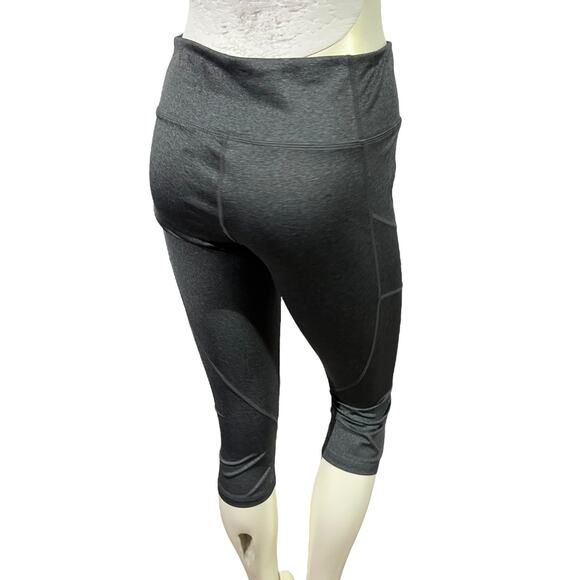 Grey Reebok Capri Leggings, Size Medium, Excellent Condition - Picture 4 of 16
